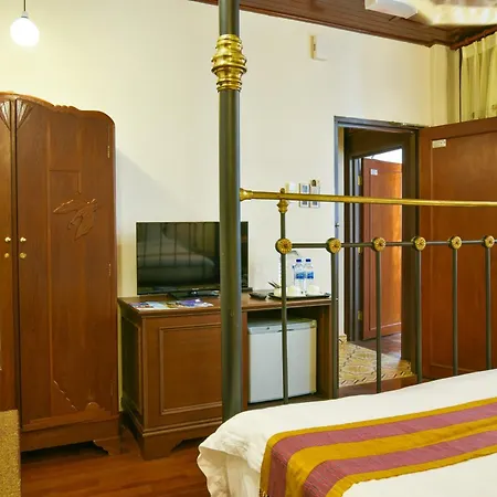 5 Heeren Museum Residence Malacca Room photo