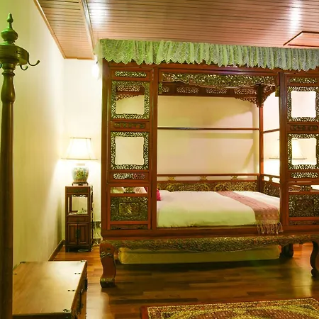 5 Heeren Museum Residence Malacca Room photo