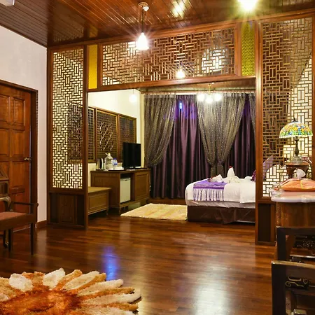 5 Heeren Museum Residence Malacca Room photo