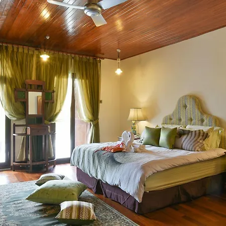 5 Heeren Museum Residence Malacca Room photo